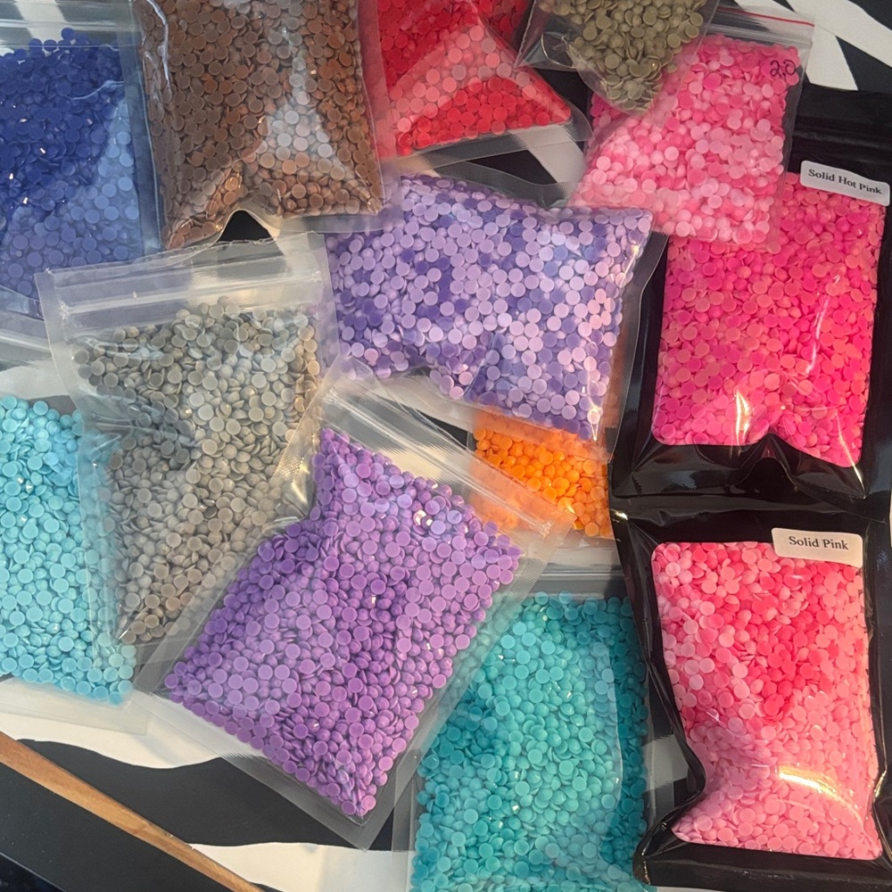 Assorted rhinestones